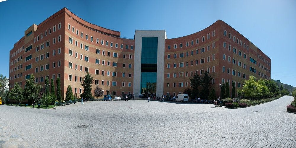 Yeditepe University Programs - Ranking & Tuition Fees  جامعة يدي تبه في اسطنبول - رسوم التخصصات  - ترتيب الجامعة  