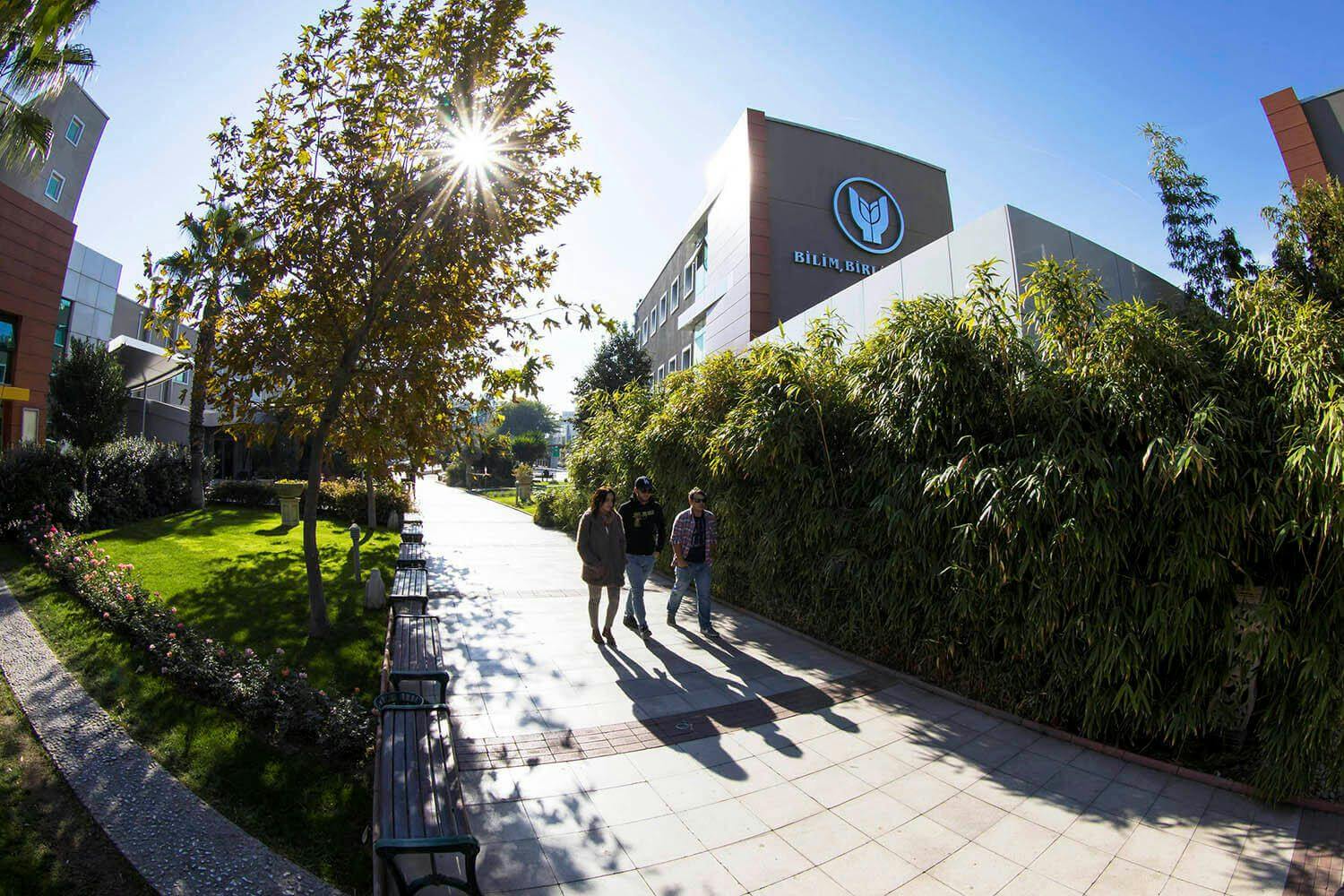 Yasar University Programs - Ranking & Tuition Fees  جامعة يشار في ازمير - رسوم التخصصات  - ترتيب الجامعة  
