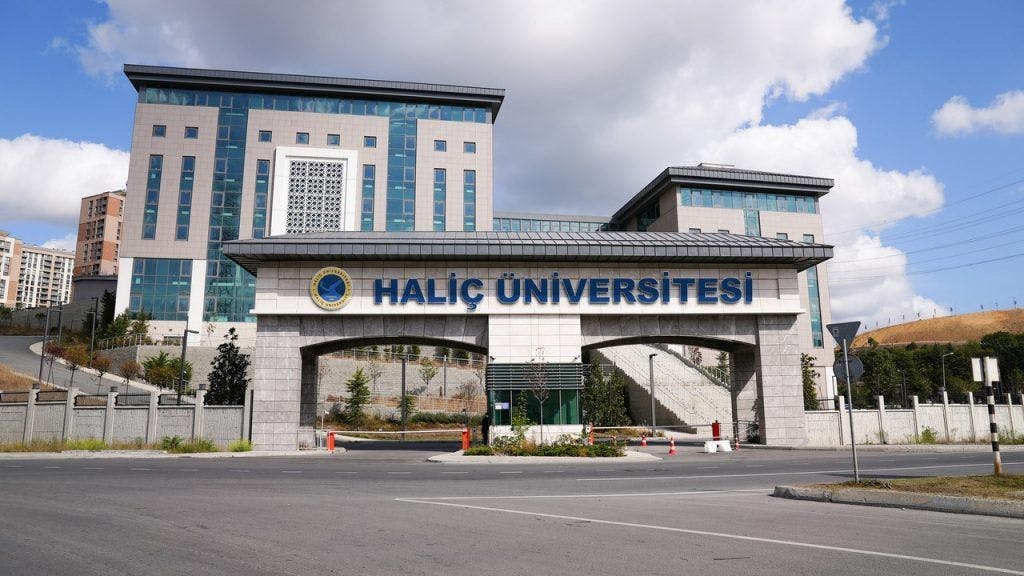 Istanbul Halic University Programs - Ranking & Tuition Fees  جامعة الخليج اسطنبول - رسوم التخصصات  - ترتيب الجامعة  