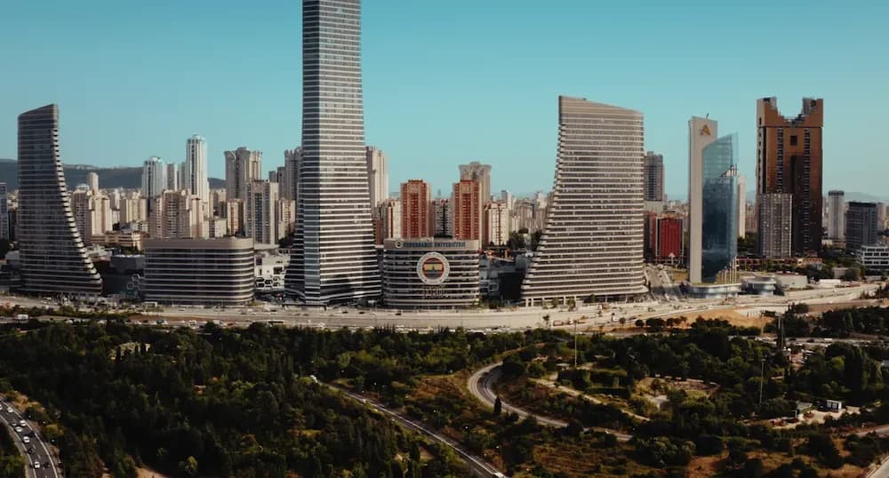 Fenerbahce University Programs - Ranking & Tuition Fees جامعة فنار بهتشه في اسطنبول- رسوم التخصصات  - ترتيب الجامعة