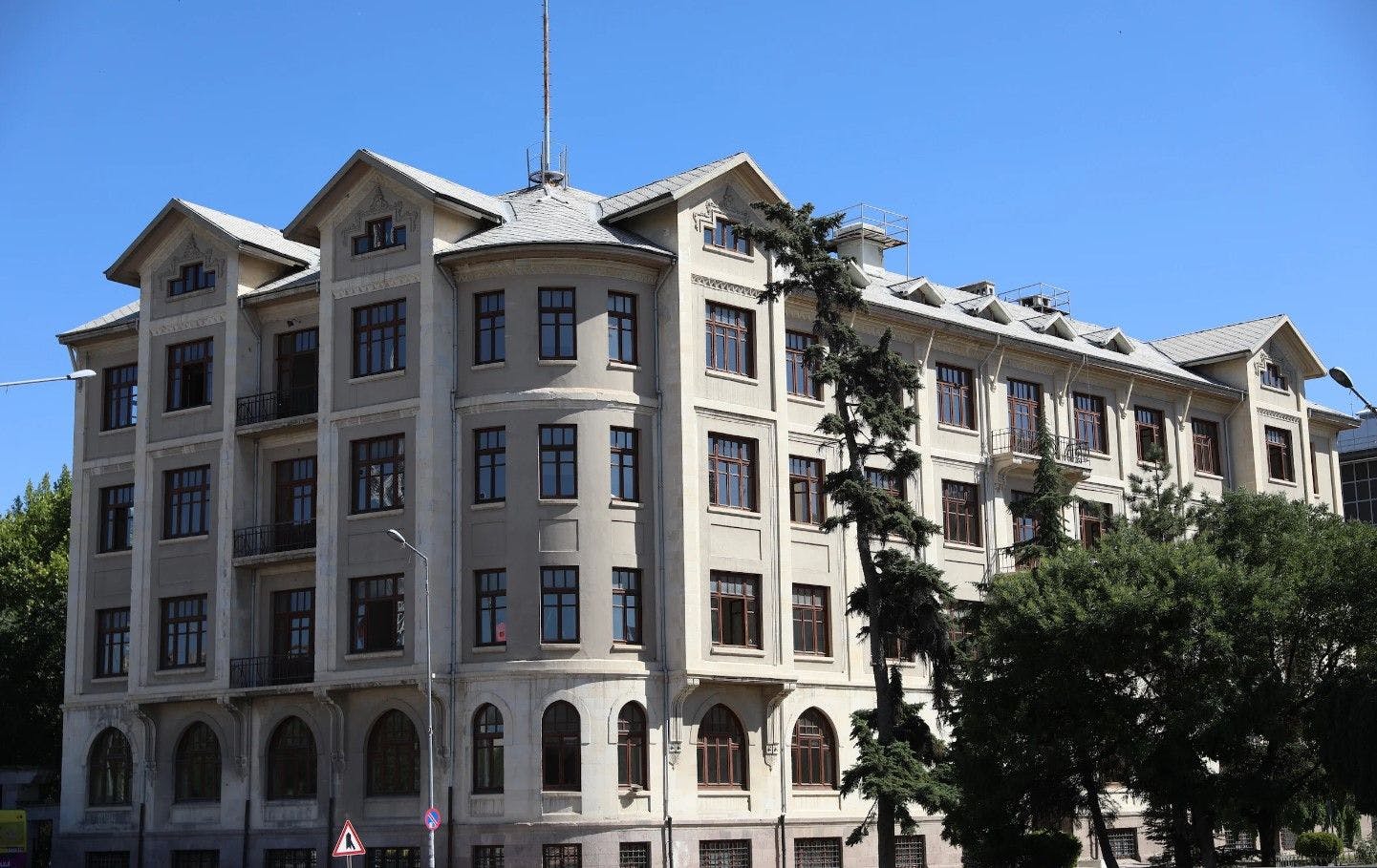 Ankara Medipol University Programs - Ranking & Tuition Fees   جامعة ميديبول في انقرة - رسوم التخصصات  - ترتيب الجامعة  